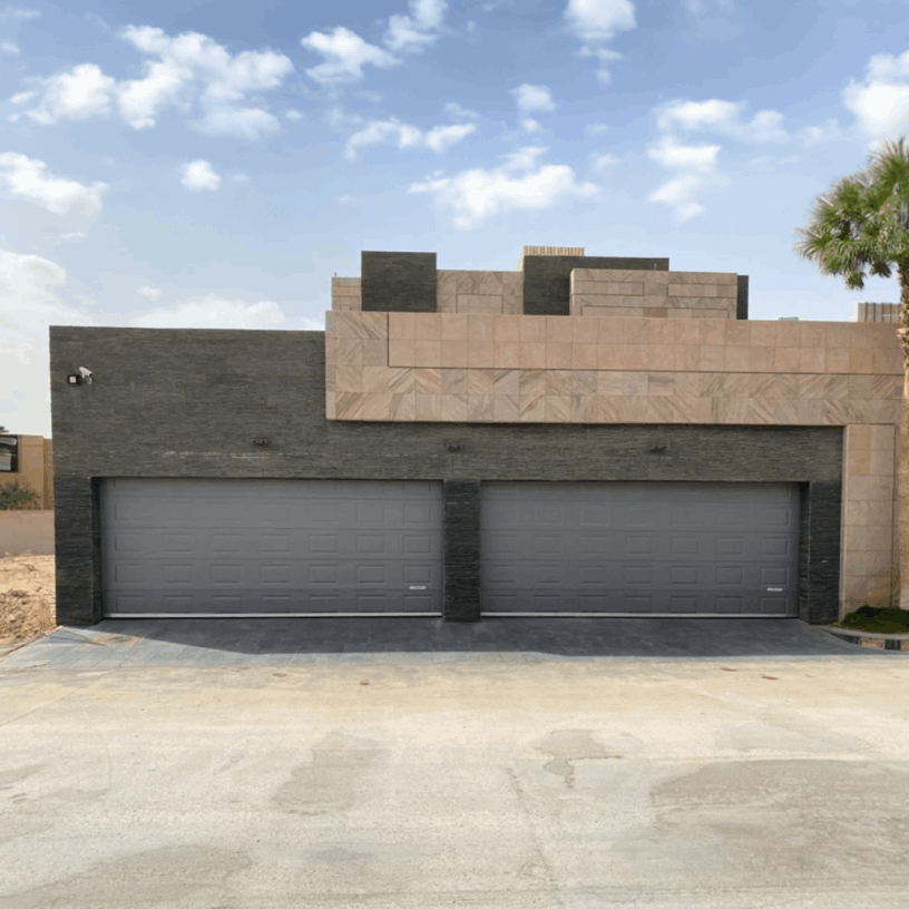 Residential sectional overhead doors