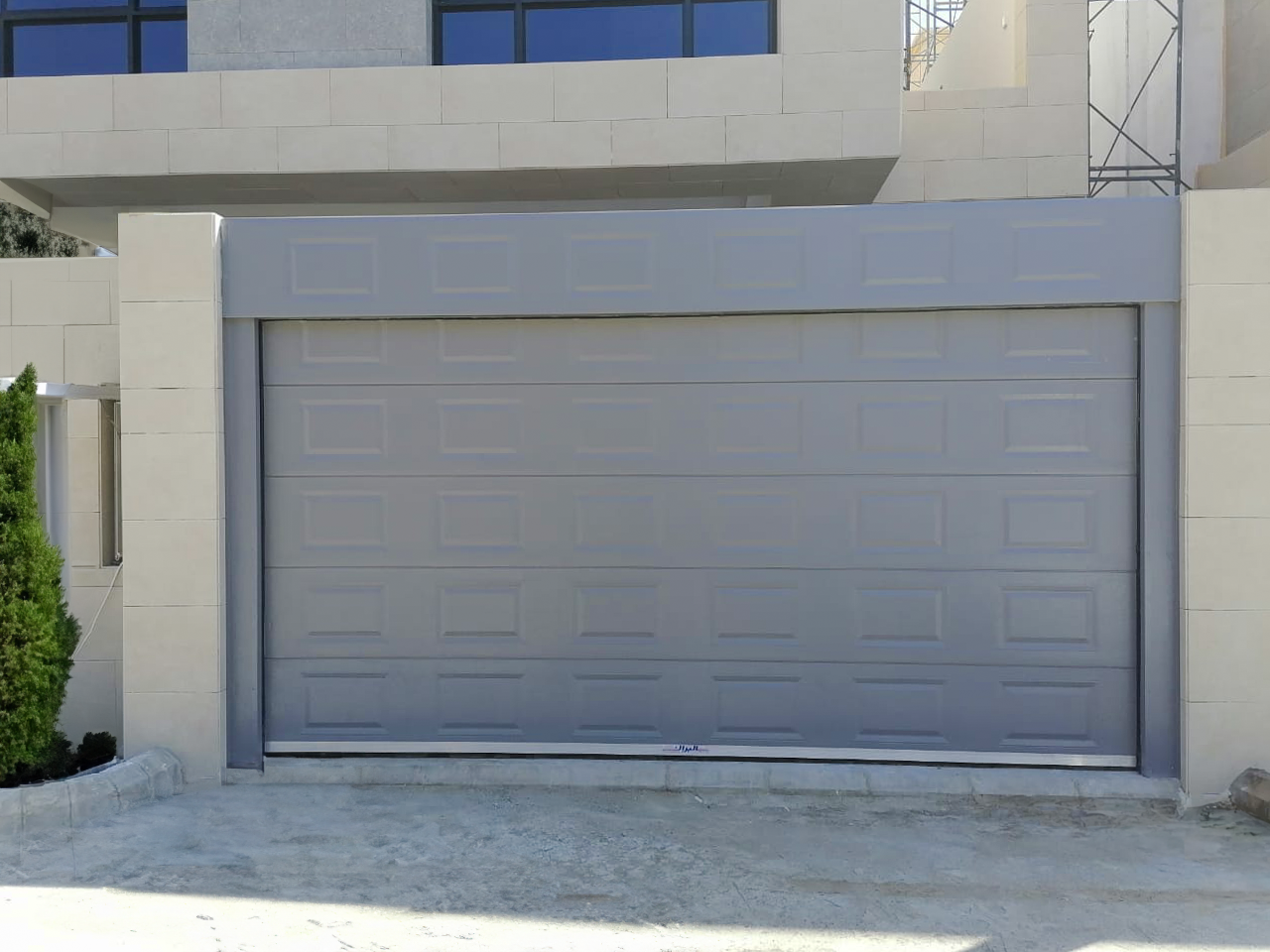 Residential sectional overhead doors